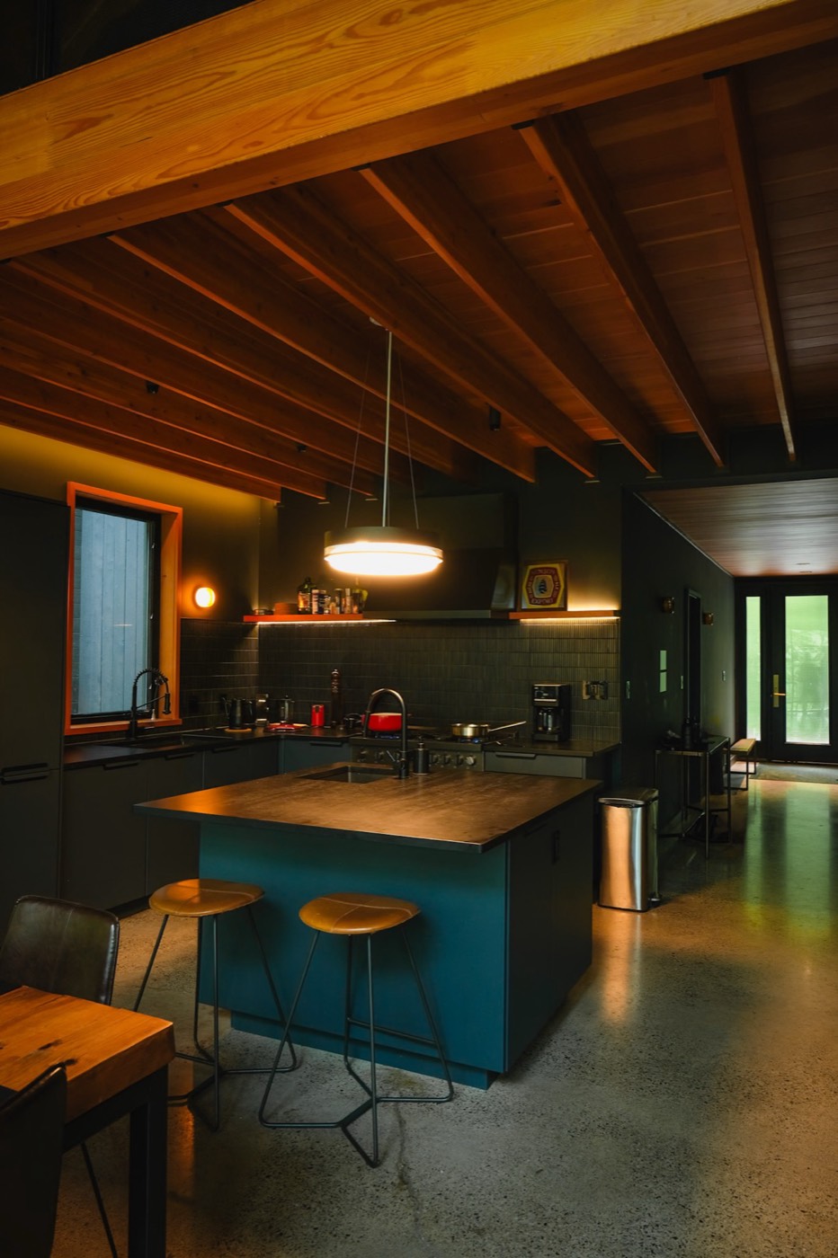 Black Oak Lodge private dock on Canoe Lake